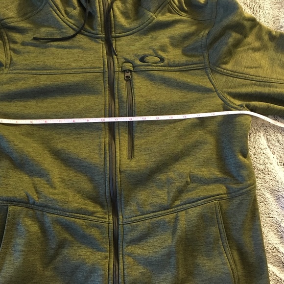 Oakley zipup hooded green jacket, good condition - Picture 6 of 11